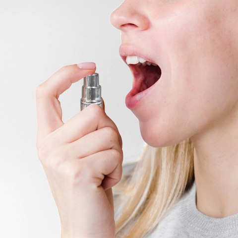 REFRESHING MINT FRESH BREATH ORAL SEX SPRAY